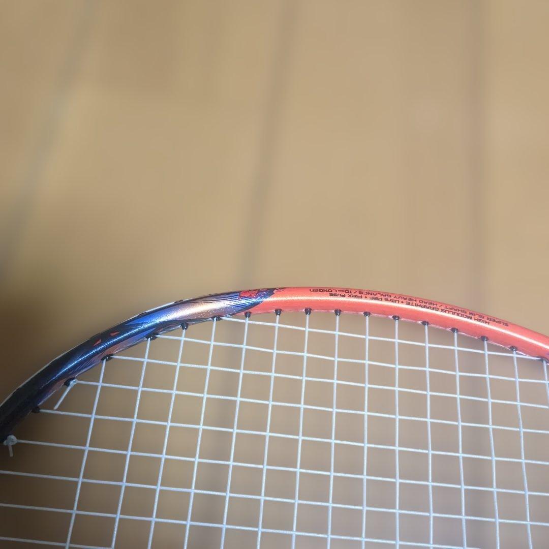 ヨネックス　ASTROX 77 PRO バドミントンラケット4U　ガット新