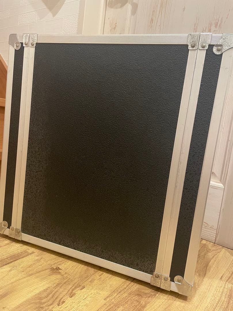 ロック可能な2Uラックケース