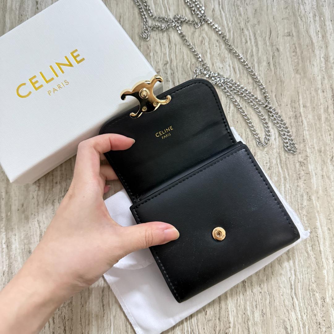 美品ノベルティ　折財布　ブラック