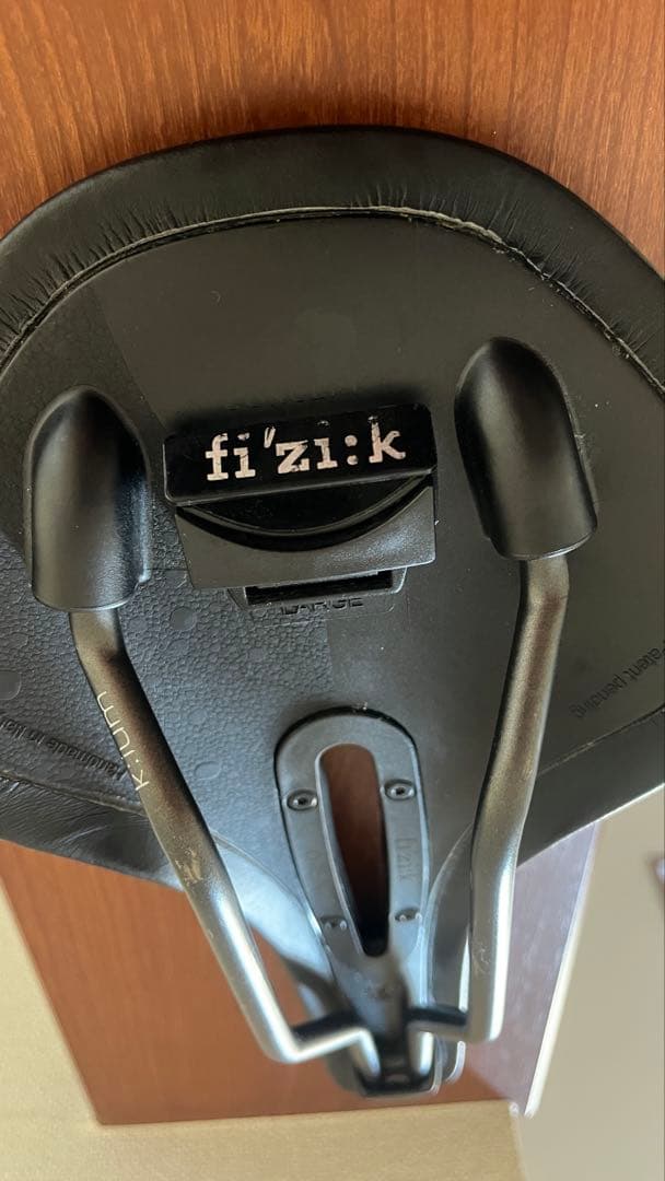 Fizik Antares R3 open サドル