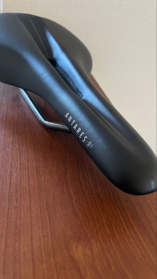 Fizik Antares R3 open サドル