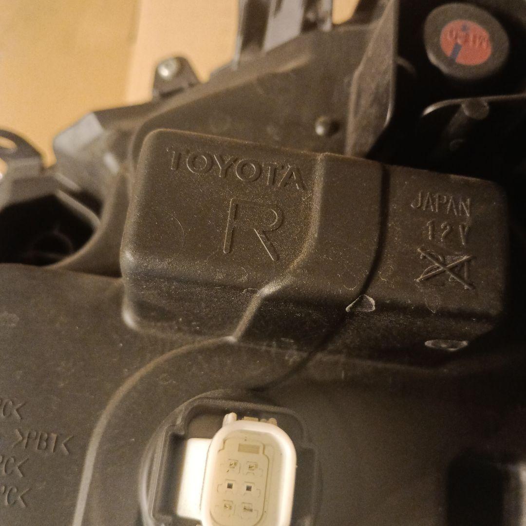 カローラツーリング　ヘッドライト　右側