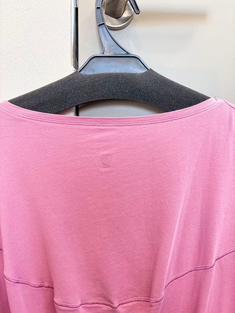 【人気】ルルレモン　バックインアクション半袖　ピンク